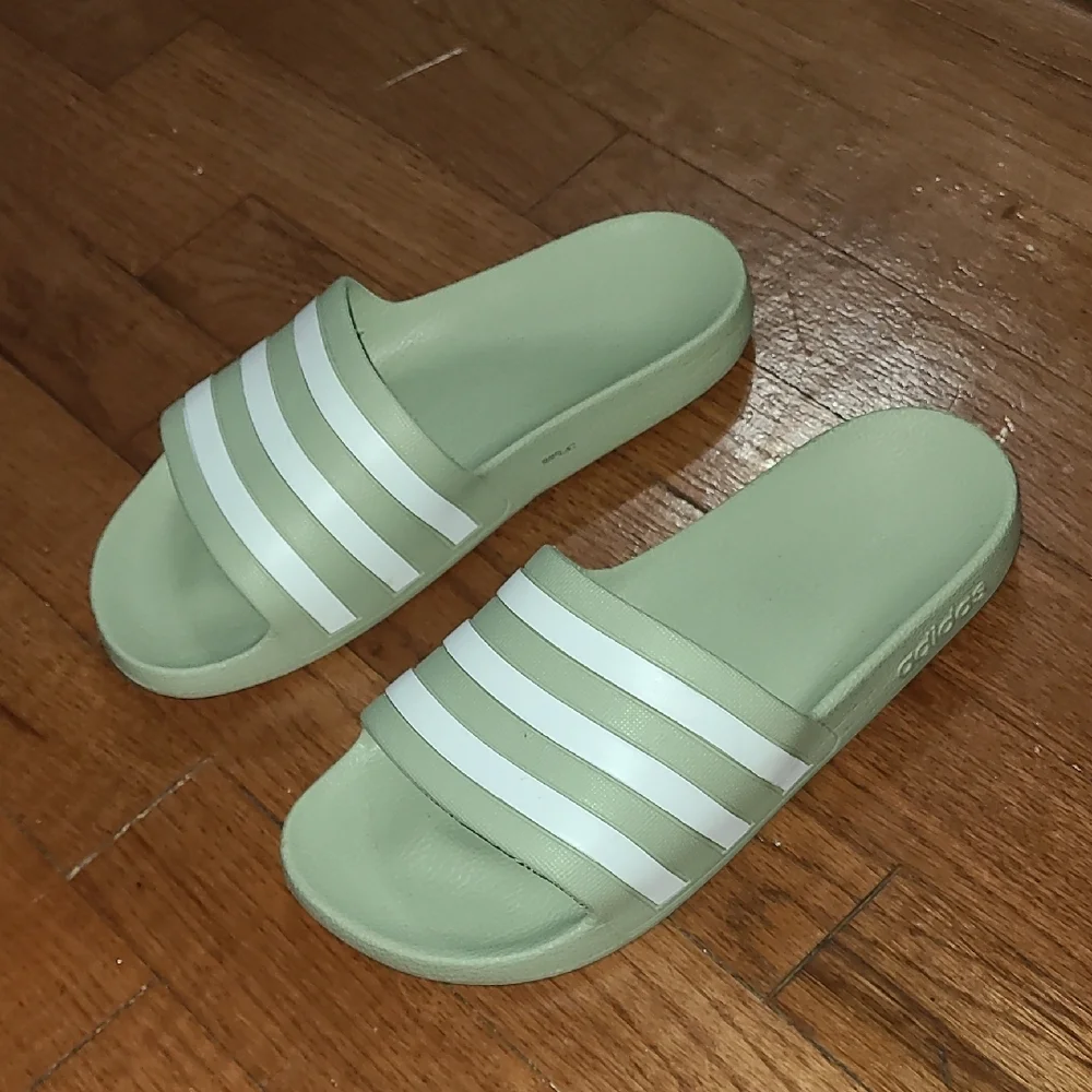 Adidas‎ Light Green Slide Sandals Mens 6 Womens 7